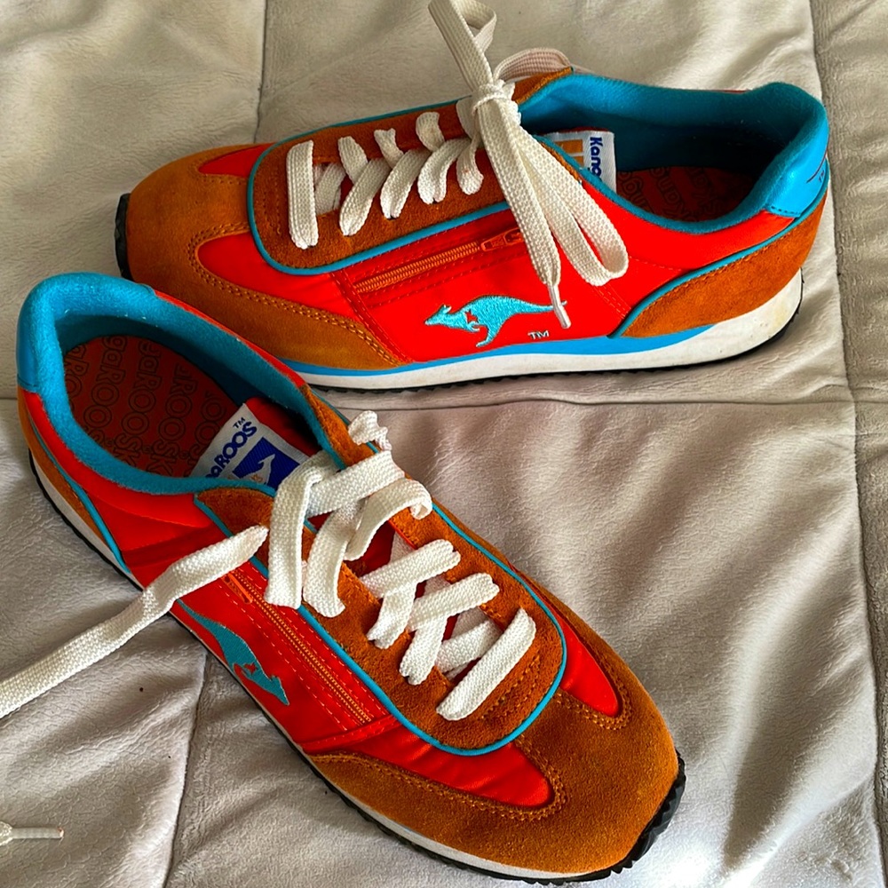 Vintage KangaROOS with the zipper pockets. EU40